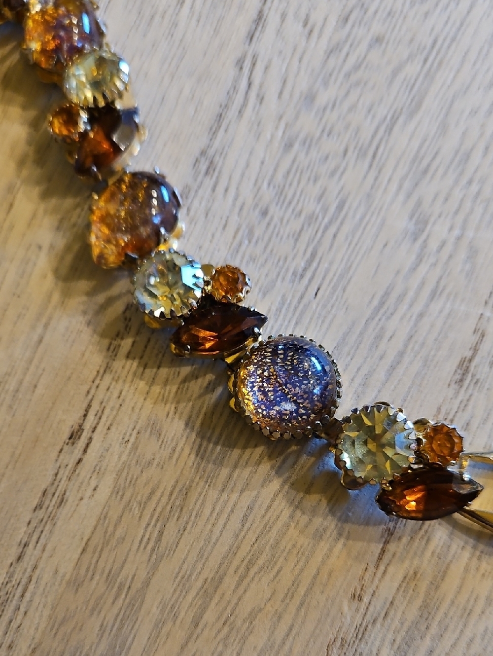 Vintage rhinestone and lava iridescent stones link gold tone bracelet Multicolor - Picture 7 of 8